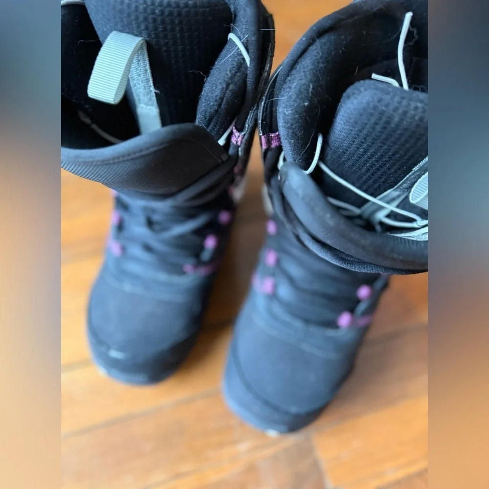Burton imprint Women’s CoCo Snowboard Boots - Black and Pink size 6